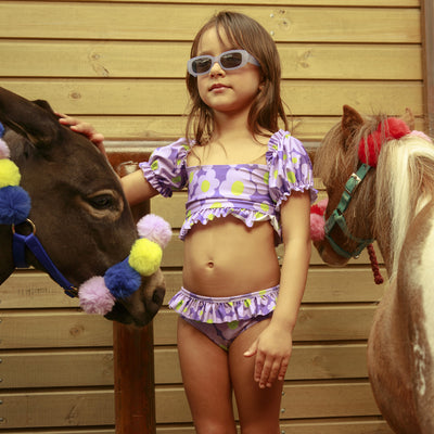 Vestido de baño para niñas de 1 a 8 años. Con diseños de últimas tendencias y material con protección UV para mayor tranquilidad. 